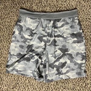 Fabletics Fundamental Short Unlined 5 inch inseam